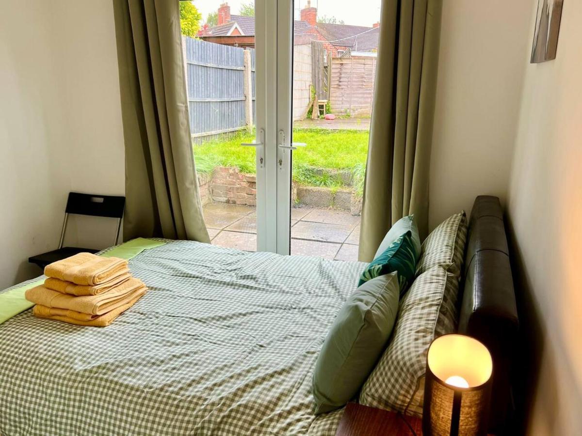4 Bedroom Terrace House Wellingborough Exterior foto
